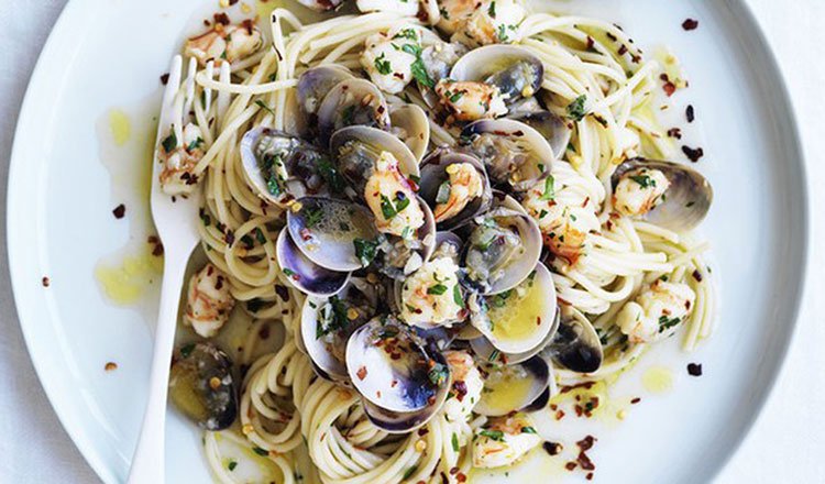 Spaghetti With Prawns, Clams & Chilli