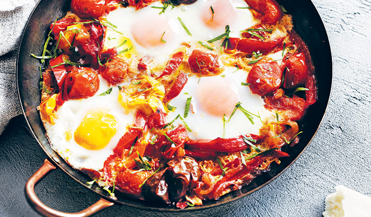 Baked Eggs With Capsicum & Tomatoes