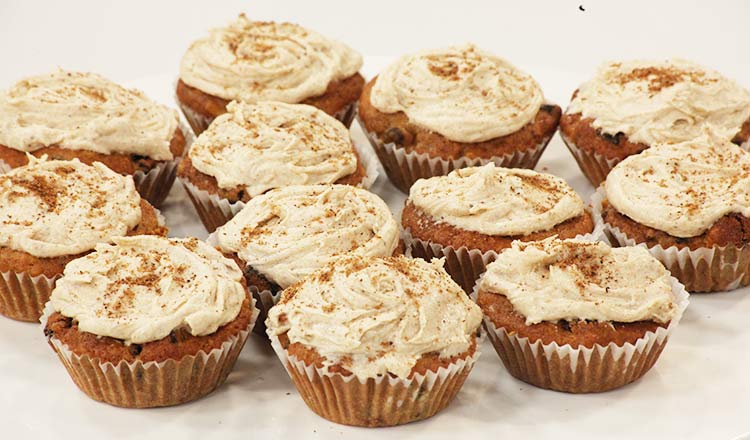 Little Christmas Cakes With Eggnog Buttercream