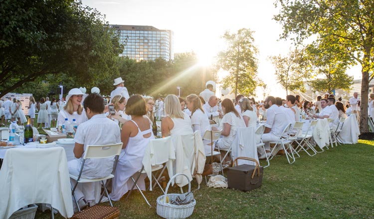 Melbourne’s Diner en Blanc Sets The Table Rules