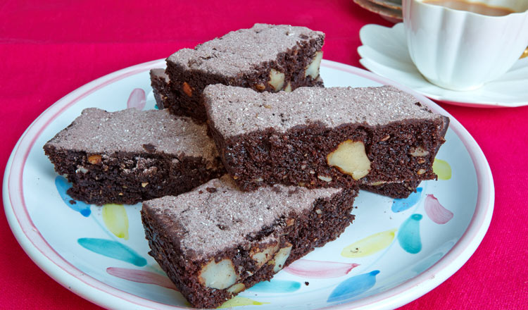 Pepper & Macadamia Brownies