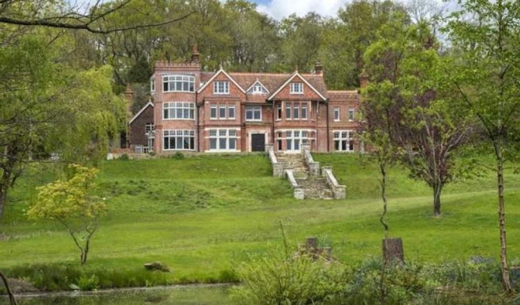 Cate Blanchett New English Mansion