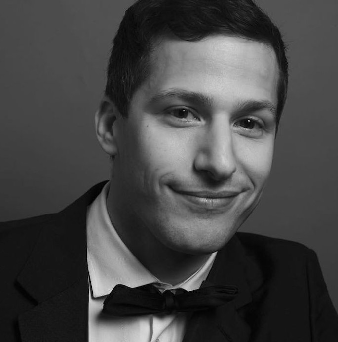 Backstage Golden Globes Andy Samberg