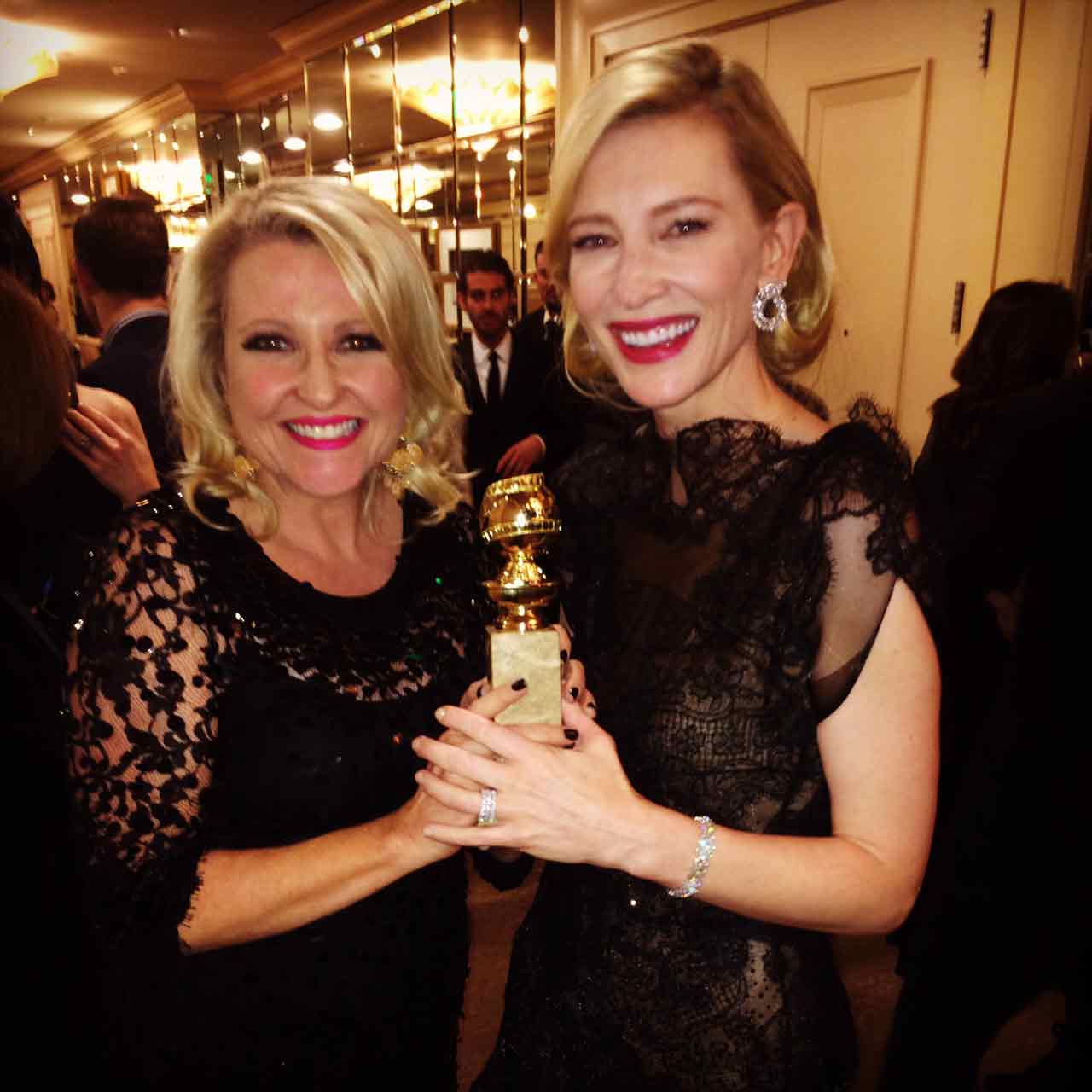 the-carousel-golden-globes-fashion-beauty-01