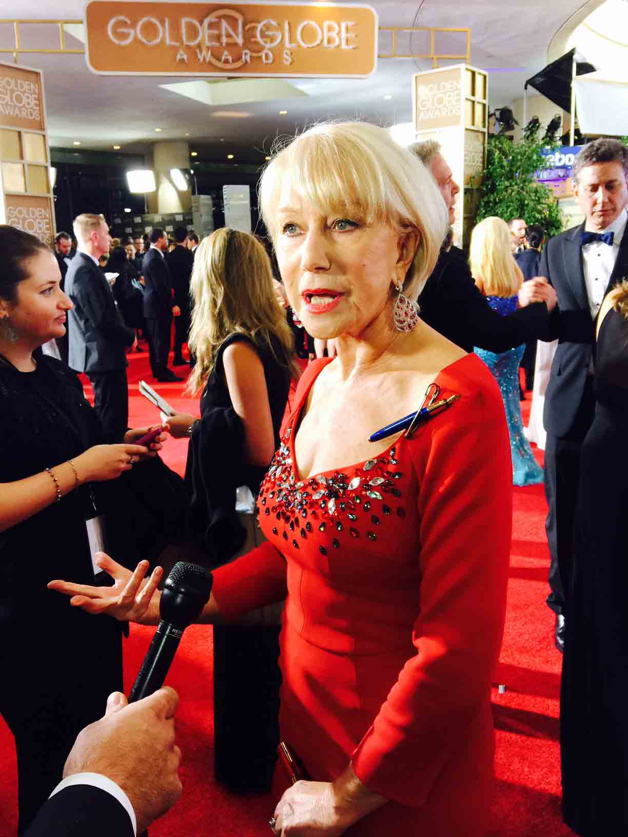 "Helen Mirren wore a pen as a brooch to support Charlie Hebdo." 