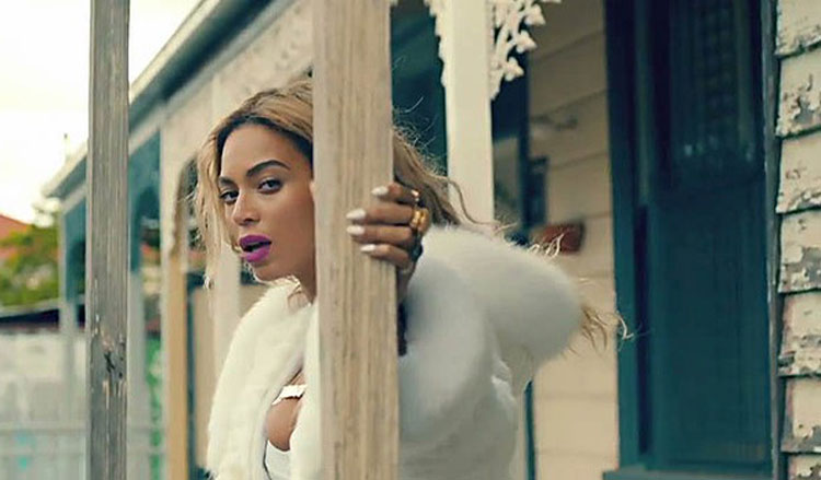 Beyonce Fans Crazy In Love With Her Melbourne 'House'