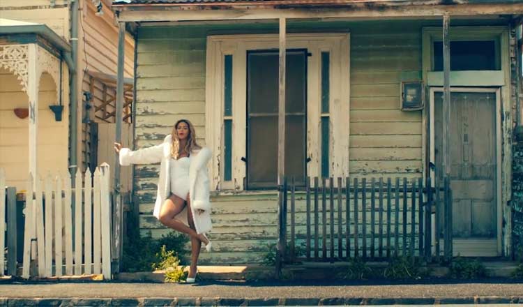 Beyonce Fans Crazy In Love With Her Melbourne 'House'