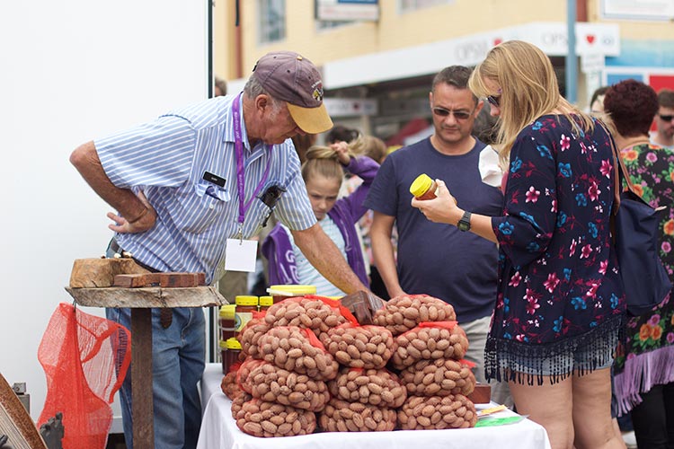 port-macquarie-nuts-farmers-markets-nsq