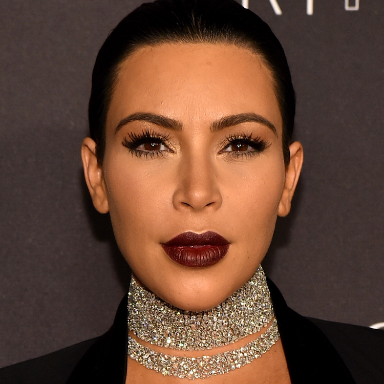 Kim Kardahsian wears choker