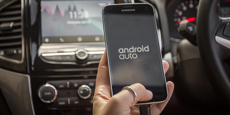 How Easy Is It To Use Apple CarPlay & Android Auto? android