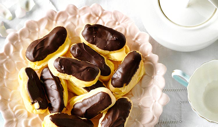 Delicious Mini Chocolate Eclairs Recipe