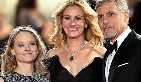 Watch Julia Roberts Go Barefoot On Cannes Red Carpet2