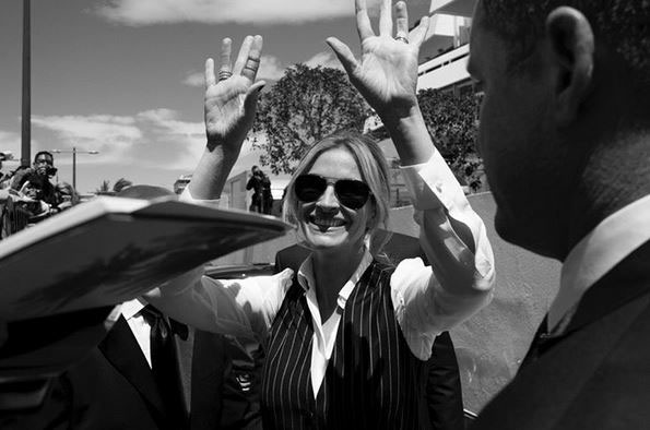 Watch Julia Roberts Go Barefoot On Cannes Red Carpet2