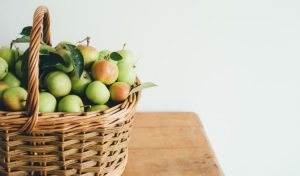 The Daily Crunch: 5 Reasons Why We Should Be Eating An Apple A Day