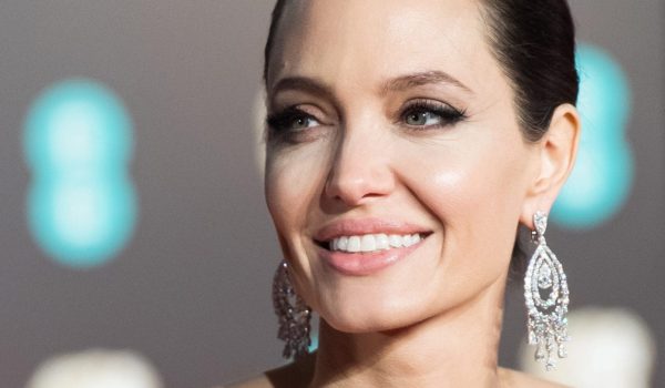 elongate eyes angelina jolie