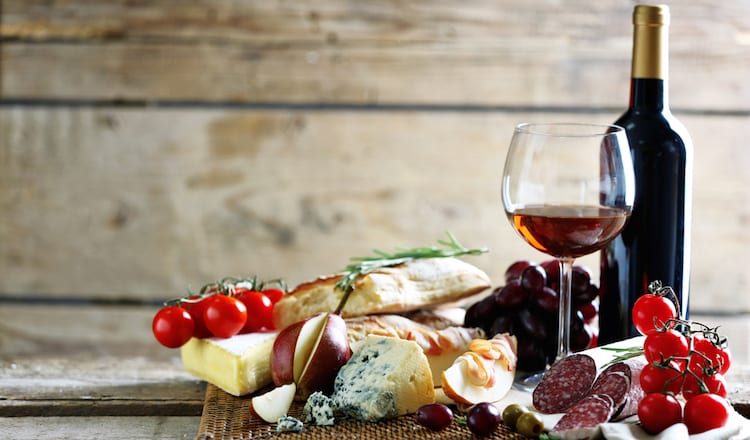 Summer Entertaining Tips: How To Pair Your Food And Wine