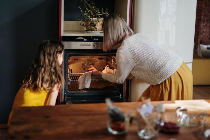 baking, Dorothy the dinosaur