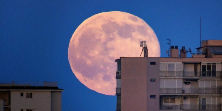 Pink supermoon