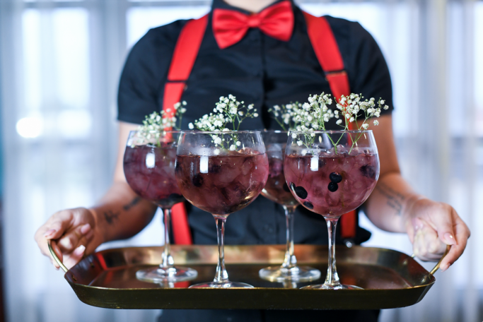 sweet pear gin and elderflower spritz